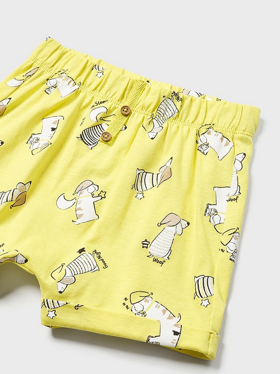 Пижама маркировка. Желтая пижама с черепами. Пижама желтая теплая с енотами. Пижама жёлтый кот. Малышок в пижаме с желтым чубчиком.