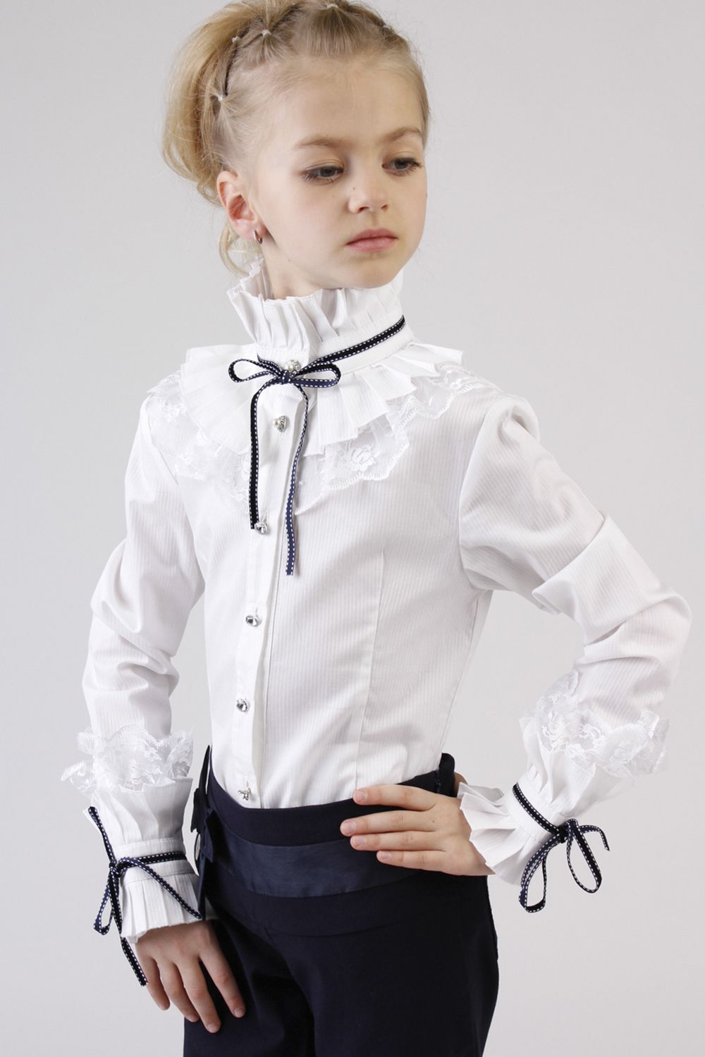 Школьная блузка купить. Школьная блузка Noble people. Красивая блузка для девочки. Блузки для первоклассниц. Блузка белая Школьная для девочки.